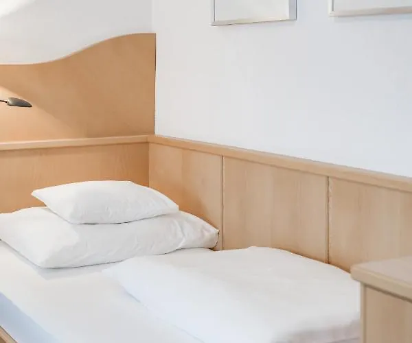 Fender לינה וארוחת בוקר 3*